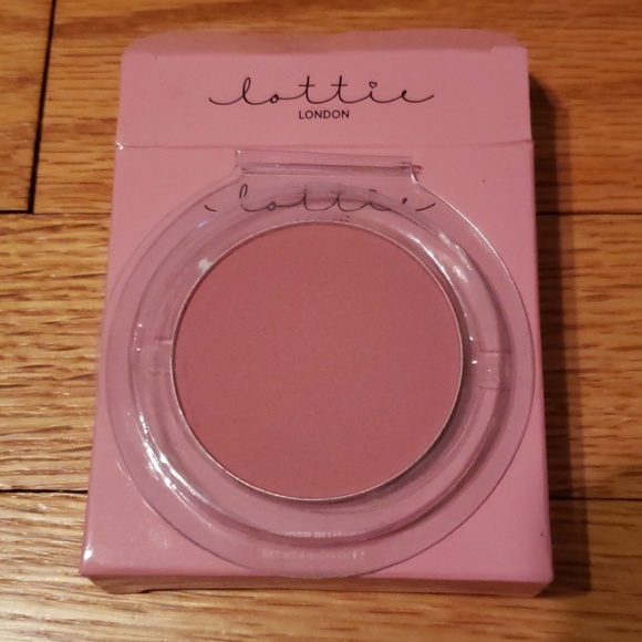 Makeup - Picture 2 of 4